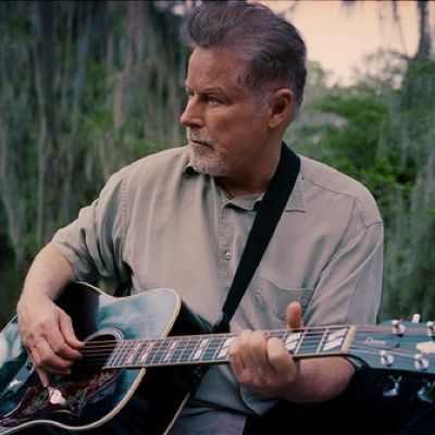 Don Henley. L'ex batterista, cantante e compositore - con Glen Frey - degli Eagles, nel 1982 scalava la classifica USA con "Dirty Laundry".