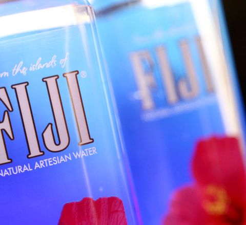 La storia della Fiji Water, l'acqua dei vip