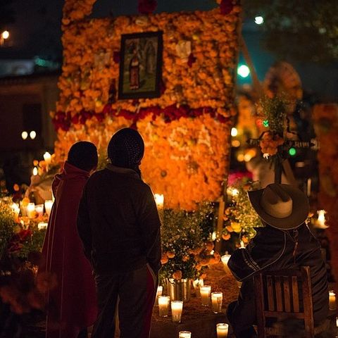 Cronistas de la Ciudad - 04 - Las fiestas indígenas dedicadas a los muertos