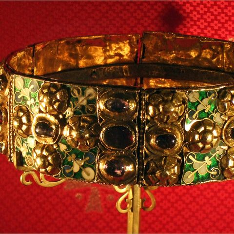 129 - La corona Ferrea: regalità della Croce