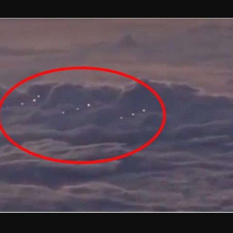 Congress 4.2 Far Aliens, Kansas UFO Capital, Pilot UFO PIc, CO2 In Alien Atmosphere, Water Spotted 100 Light Years Away,and T-Mobile & Space