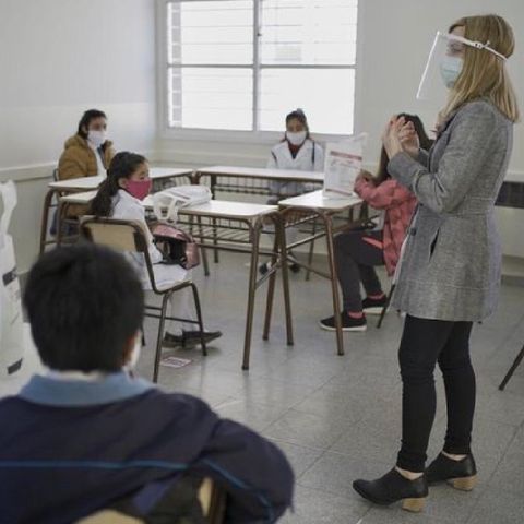 Escuelas y secundarias podrán reabrir el lunes en Nuevo León