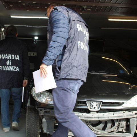 Carrozzeria abusiva e commercio d’auto usate “in garage” del condominio