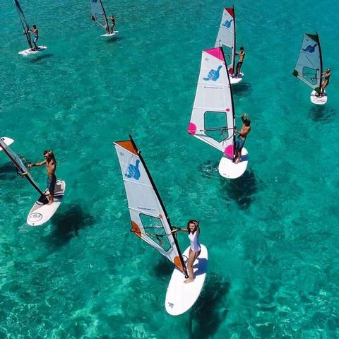 Il Sapta Seven Camp a Golfo di Marinella, il Buena Onda vola in Sardegna