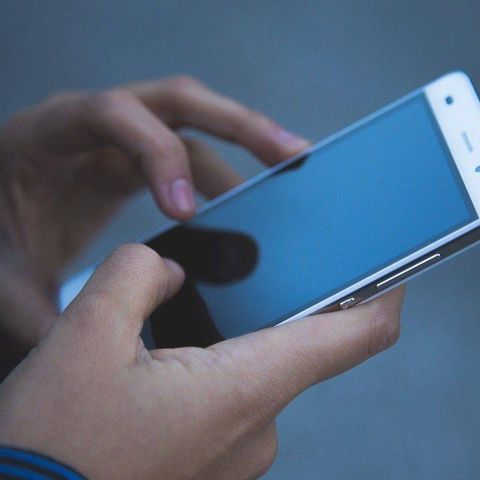 Napoli, “Se non torni, mando il video intimo a nostro figlio”: anni di vessazioni e minacce: arrestato 34enne