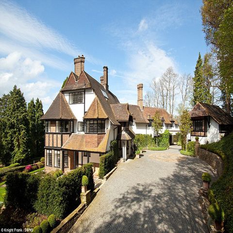 El Club de los Beatles: Venta la casa de John Kenwood en Weybridge.