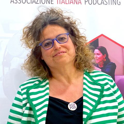 Presentazione del podcast STESI DALLE TESI di Adriana Migliucci