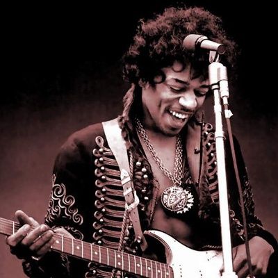 Jimi Hendrix: 80 anni fa, nasceva il musicista che inventò un nuovo modo di suonare la chitarra elettrica, rivoluzionando la storia del rock
