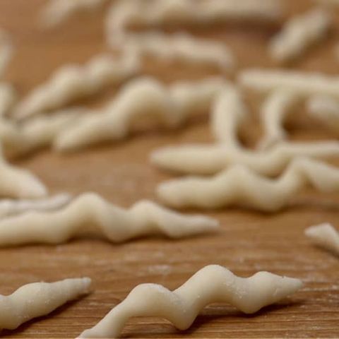 Storie di pasta trofie liguri, oltre al pesto genovese c'è molto di più