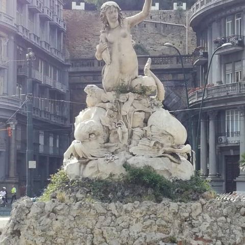 La Fontana della Sirena simbolo di Napoli