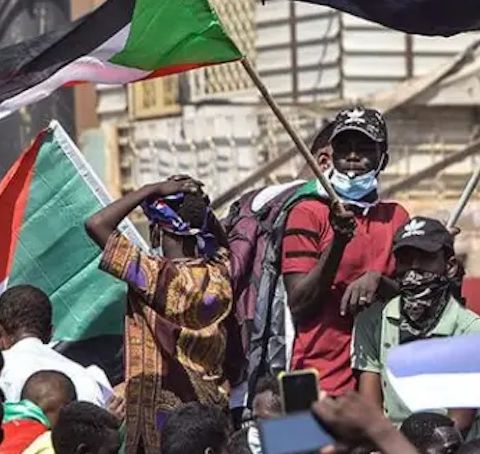 SUDAN. Abdallah Hamdok getta la spugna: non c'è governo sotto i militari golpisti