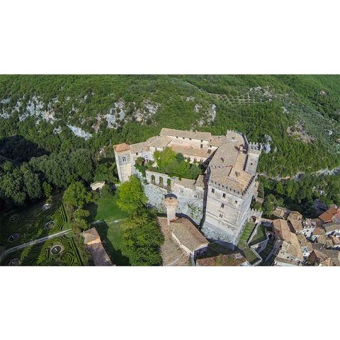 Arsoli e il Castello Massimo (Lazio)