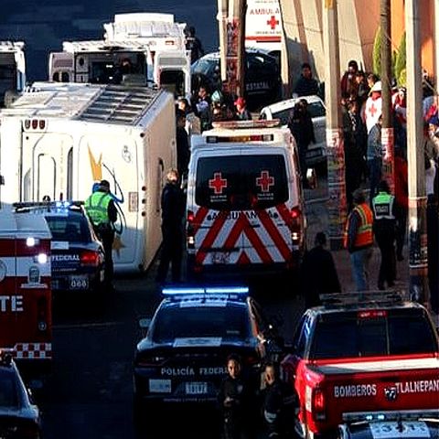 15 lesionados deja volcadura de autobús en San Juan Ixhuatepec