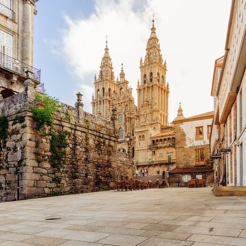 Te contamos un cuento, buenas noticias y viajamos hasta Santiago de Compostela - 7 Días X Delante 21122020