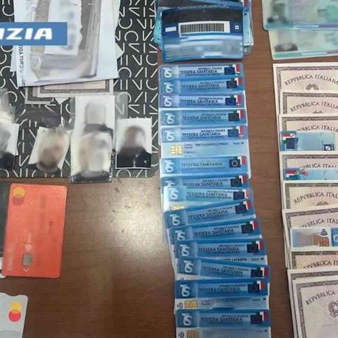 Casalnuovo, scoperta una centrale dei documenti falsi: arrestato un 40enne