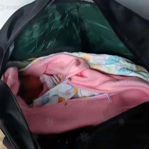 Abandonan a bebé recién nacida en estacionamiento de un centro comercial