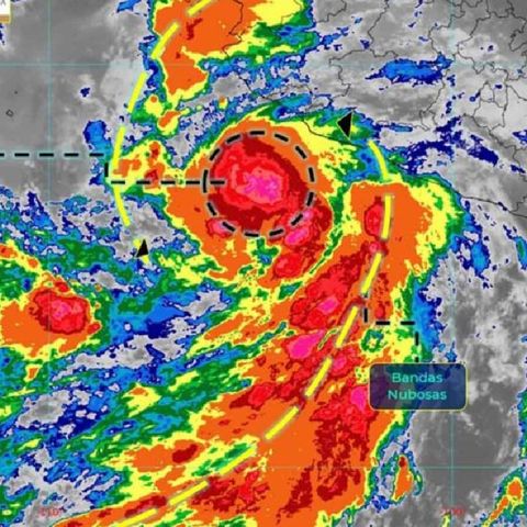 Tormenta Tropical Enrique se intensificó a huracán categoría I