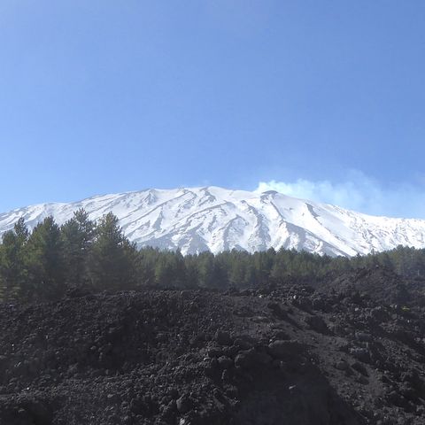 E02 - Around the Volcano (Silvia Maglioni & Graeme Thomson)