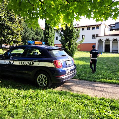 Spaccio nel parco di via Dante, 17enne denunciato: aveva 35 dosi di hashish