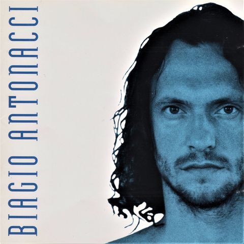 Parliamo di Biagio Antonacci e del suo album omonimo del 1994, da cui fu estratto il singolo “Fino all’amore”.