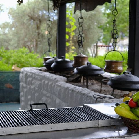 Greencare Pool Builder - Reasons To Choose a Custom Outdoor Kitchen