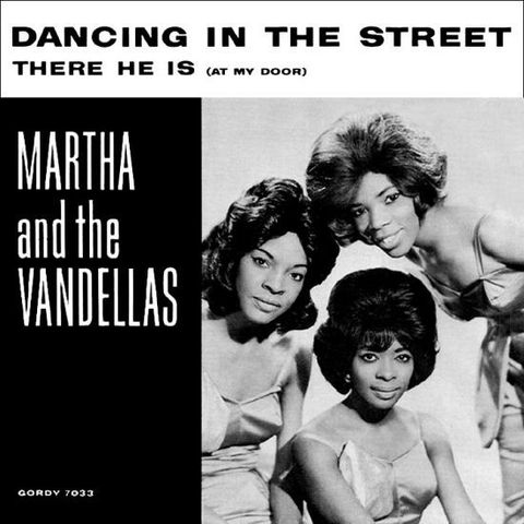 Parliamo di Dancing In The Street. Interpretata anche da David Bowie con Mick Jagger nell'85, fu portata al successo da Martha Reeves nel 64