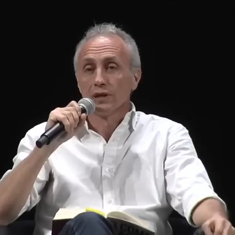 Marco Travaglio racconta la biografia di Silvio Berlusconi