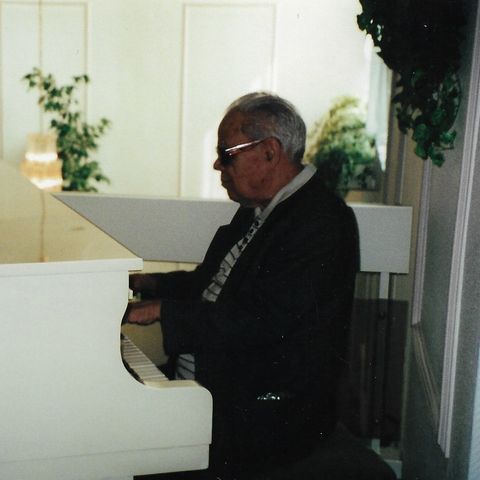 Voces con el pianista Frank Emilio - Agosto de 2000