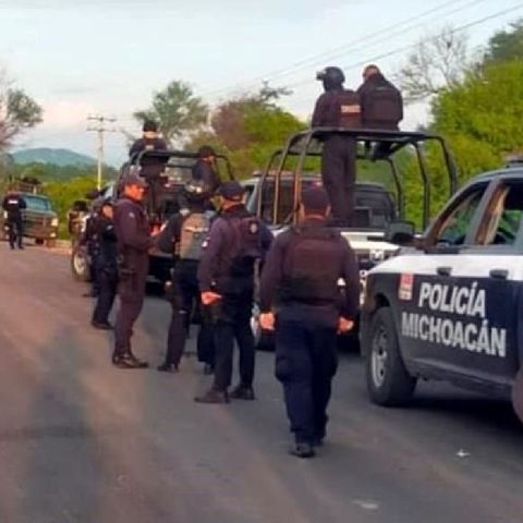 Policía de Michoacán, mantiene por segundo día el operativo en la vía Apatzingán-Aguililla