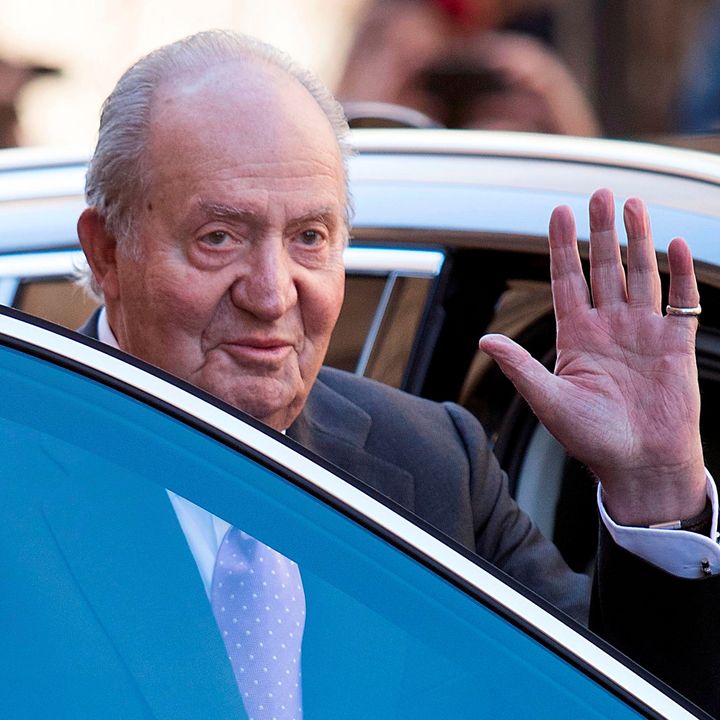 Re Juan Carlos costretto all'esilio