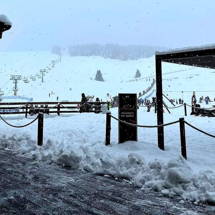 Prima neve (abbondante) del 2024 in quota nel Vicentino. Sopra i 1.500 metri monti “bianchi”