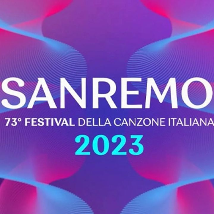 Luciano Pazzaglia commenta come ospite da Radio Arancia Television la serata finale di Sanremo 2023