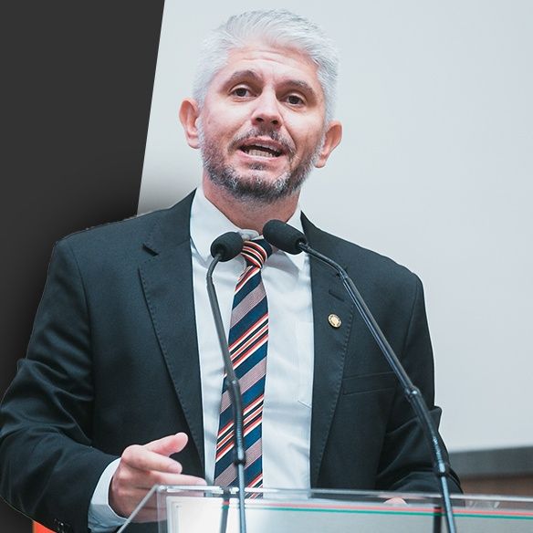 Egidio Ferrari protocola Projeto de Lei que prevê multa para quem usar drogas em locais públicos de Santa Catarina