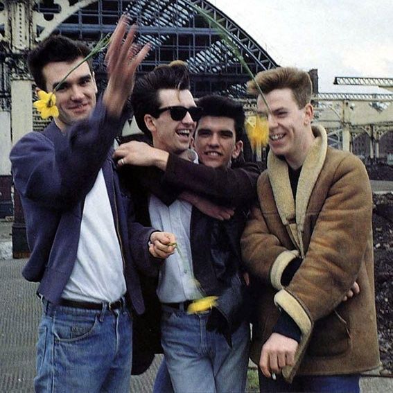 Parliamo della band inglese The Smiths e del loro singolo "Heaven Knows I'm Miserable Now", pubblicato nel 1984.