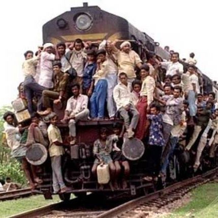Passaggio in India - Salite in carrozza, il treno sta per partire!