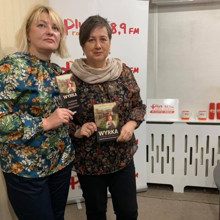 Małgorzata Witko autorka książki "Wyrka" i Dorota Dmochowska ze Stowarzyszenia "Kresy Wschodnie Dziedzictwo i Pamięć" w Szczecinie