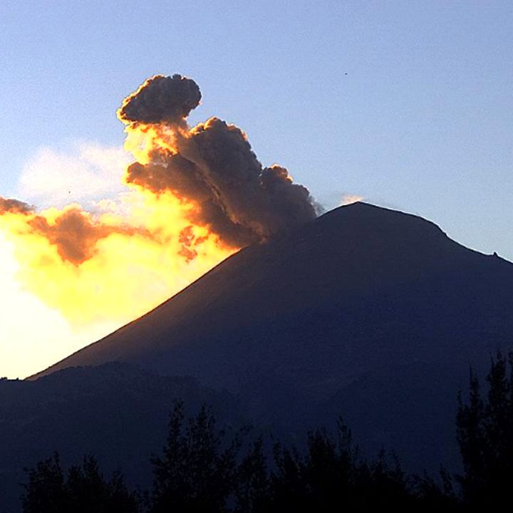Registra el volcán Popocatépetl exhalación de 400 metros de altura