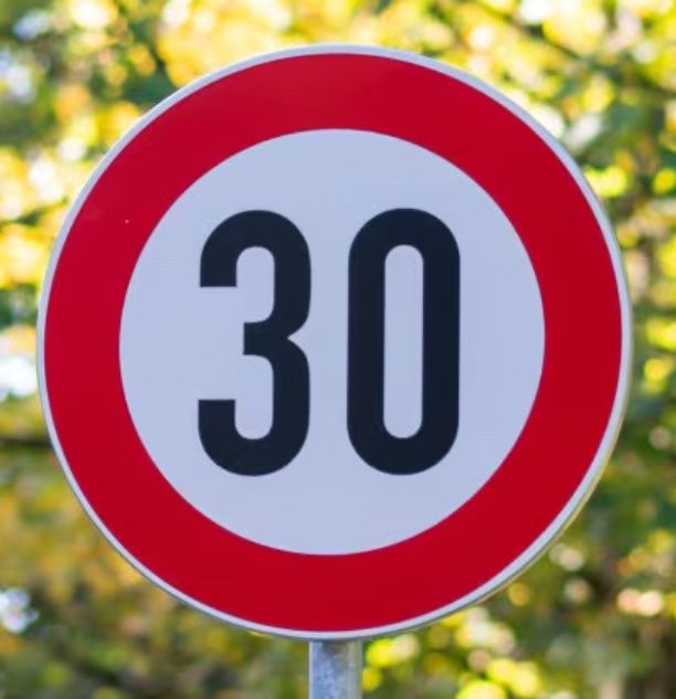 Il limite di velocità a 30 Km/h è il Nirvana degli sfigati rossi
