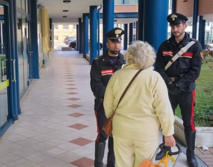 Anziana di 94 anni non abbocca alla truffa del finto carabiniere e chiama il 112