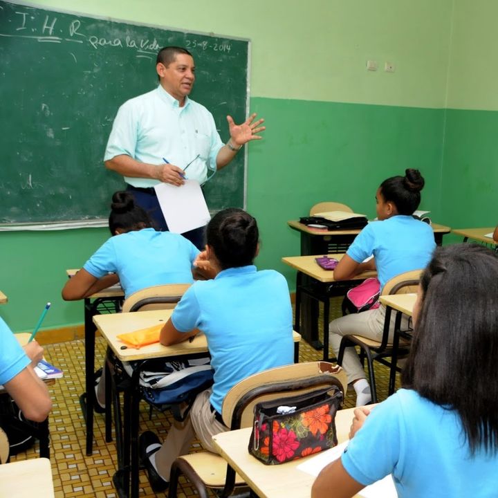 "Los docentes que tenemos son productos del sistema", conversamos con el profesor Juan Valdez. (3/3)