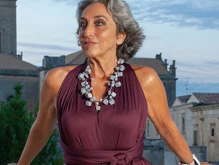 Stefania Ciccarelli, la pittrice pugliese in posa per Vogue a 60 anni