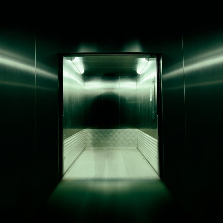 L'ascensore - L. Chan