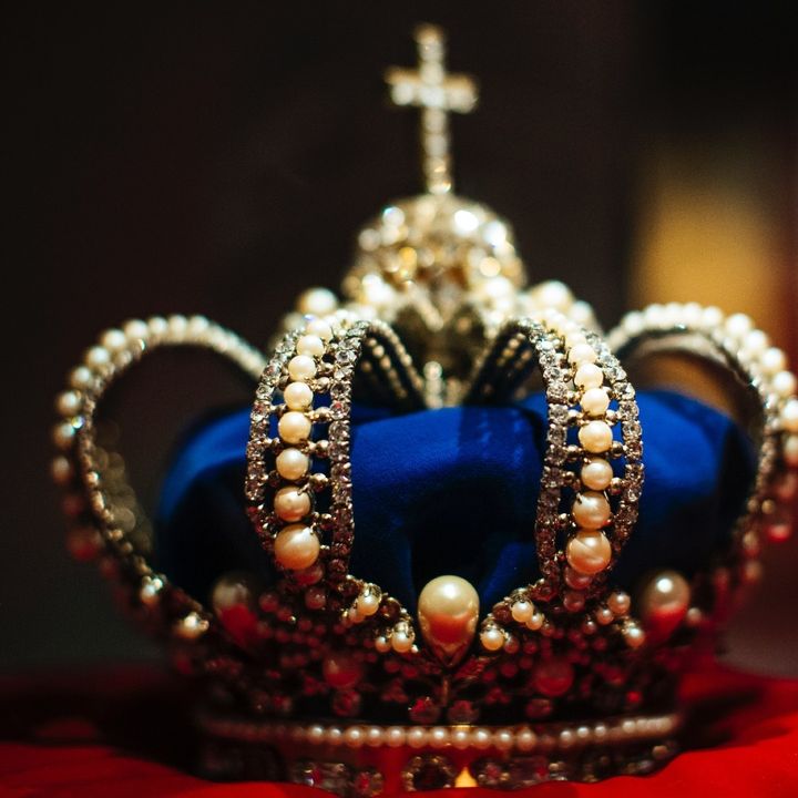 Paola Calvetti: «L'incoronazione di Carlo III non sarà come quella di Elisabetta II»