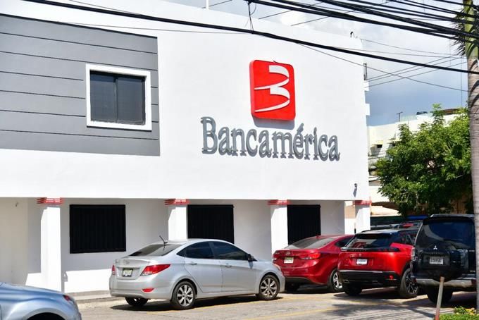 BANCAMÉRICA, otro banco que quiebra en RD. Conversamos con Fabricio Gómez Mazara. (1/2)