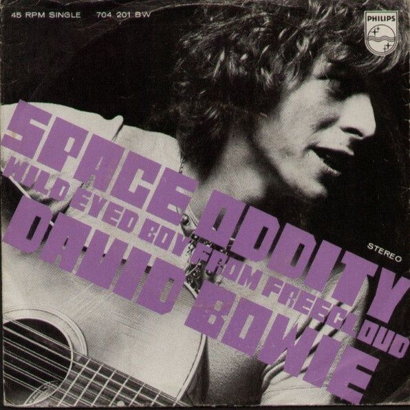 David Bowie: parliamo di Space Oddity, uscito nel '69, fu il primo grande successo per il musicista londinese, e tappa fondamentale del rock