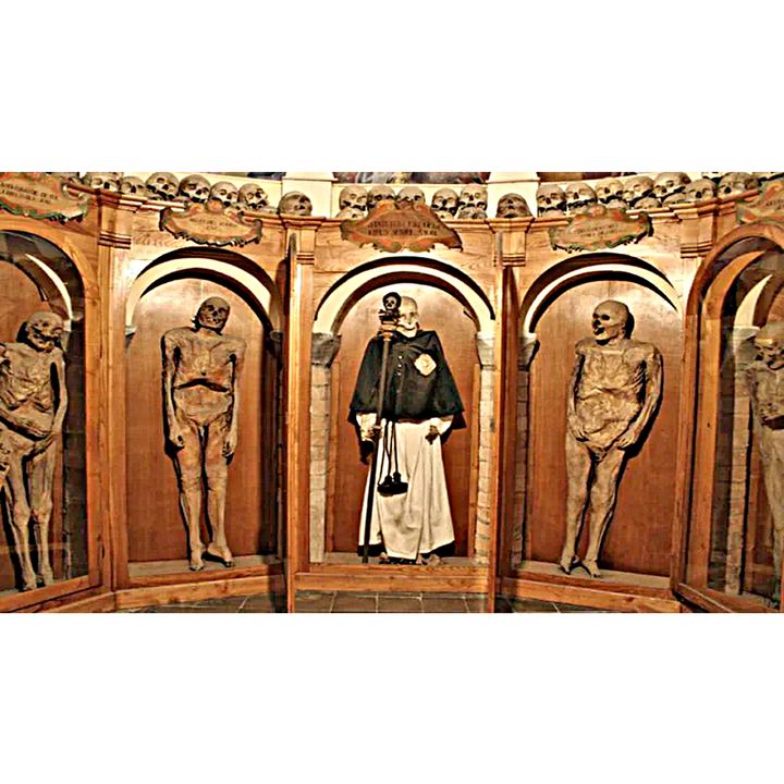 Le impressionanti mummie della Chiesa dei Morti di Urbania (Marche)