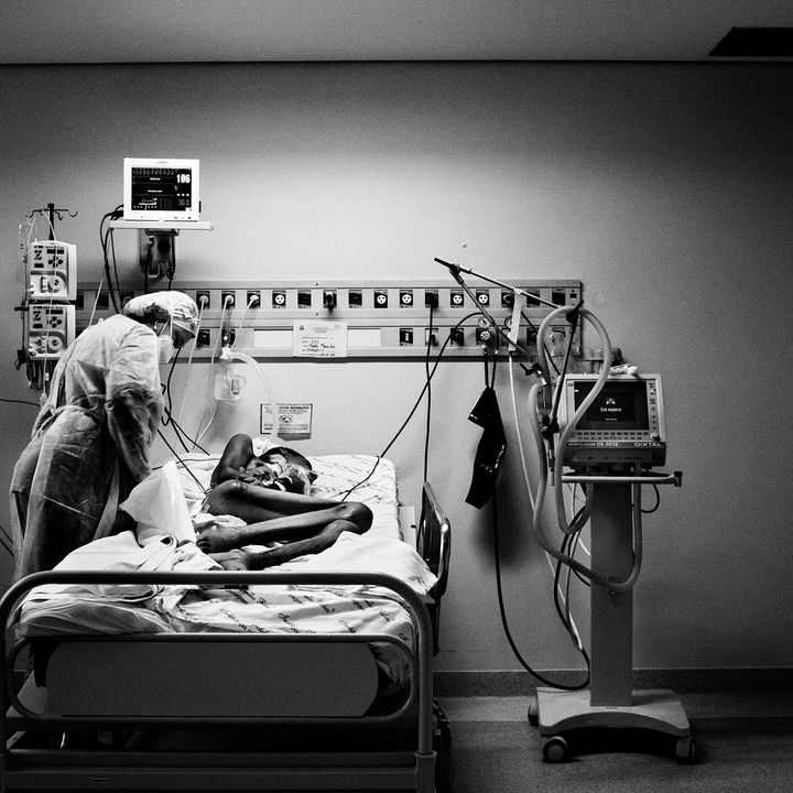 Dentro un ospedale di MALATI TERMINALI in Brasile, 8 minuti con il fotografo Nanni Fontana