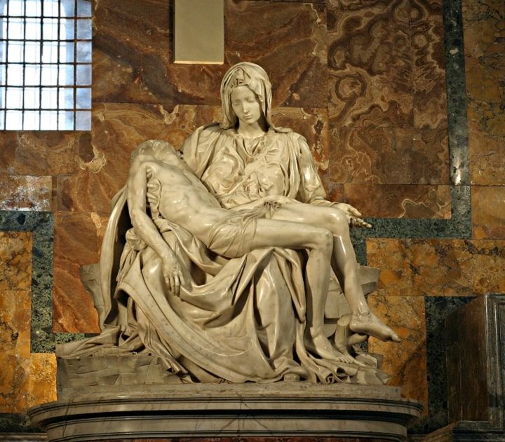 L'immortale bellezza scolpita nel marmo: la Pietà di Michelangelo