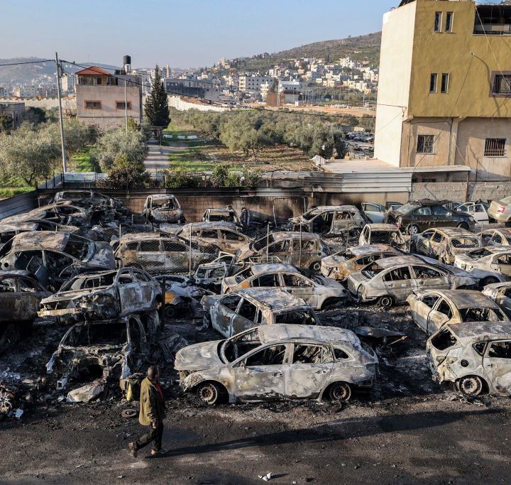 Nablus, la rappresaglia dei coloni: case e auto bruciate, un palestinese ucciso