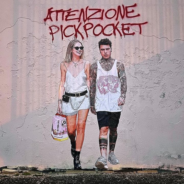 Ferragnez “pickpoket”: a Padova l’ultima opera dello street artist scledense Evyrein